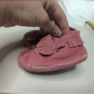 Minnetonka Front Strap Infant Moccasins Pink Size 3 (6-12 Months)
